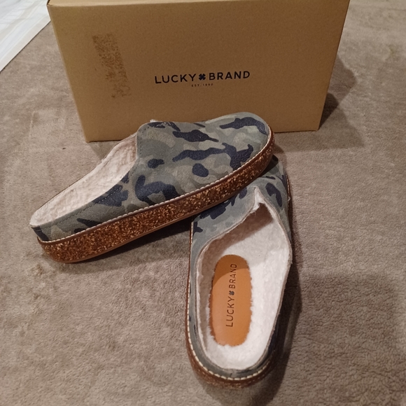 Lucky Brand Camo Slipper - Picture 4 of 4